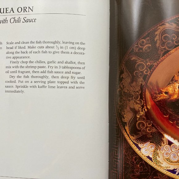 THAILAND: Cookbook  2000 Influences from China, India, Persia and Portugal - Picture 7 of 9